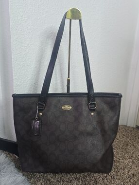 Coach Dark Brown & Black Mono Signature Medium Tote W/ Silver Hardware (EUC)🖤